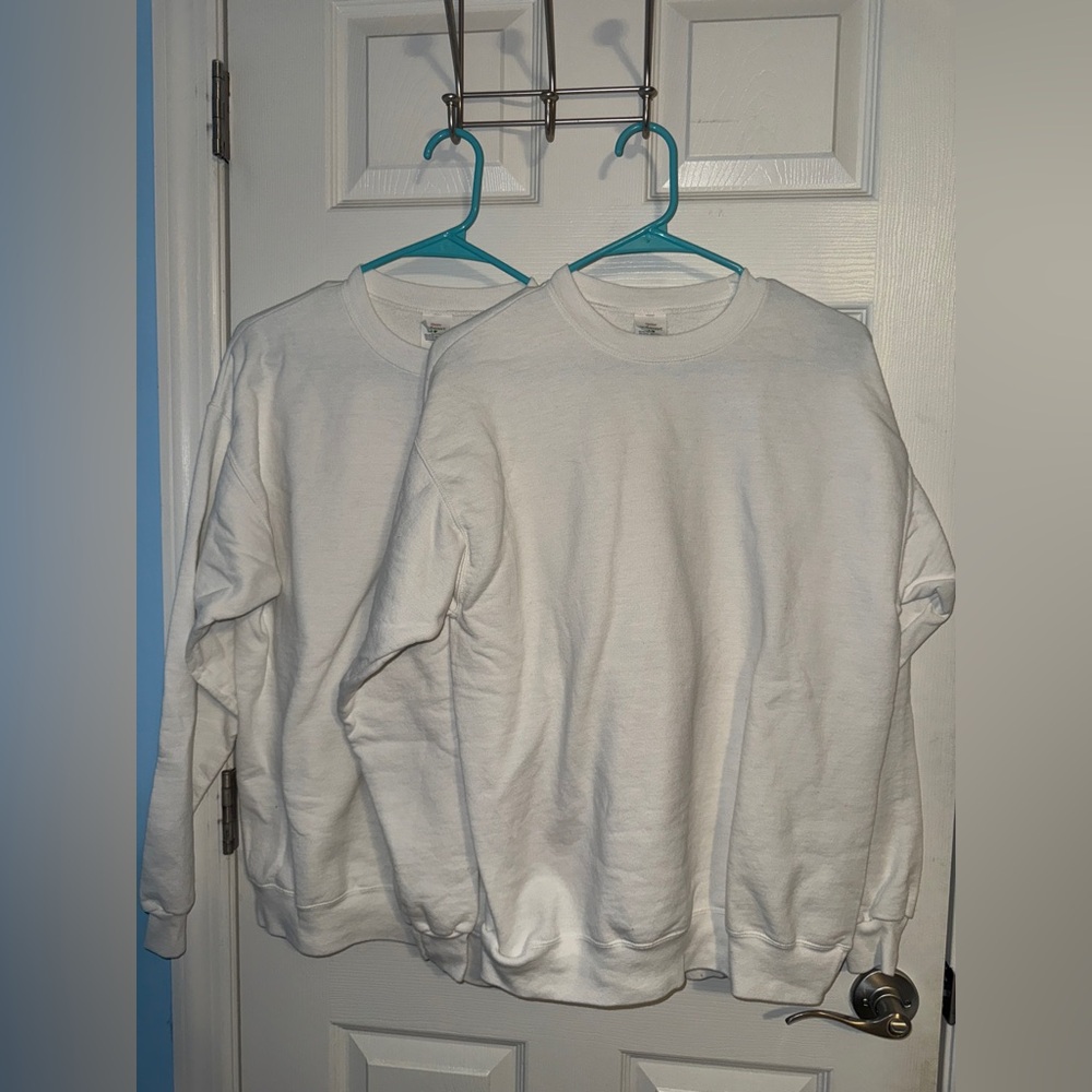 NWOT White Hanes Crewneck Sweater